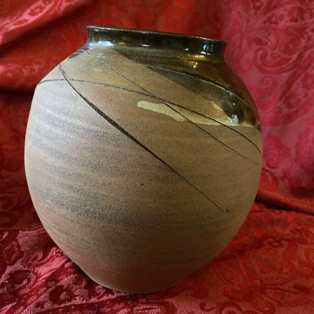 Hand Thrown Art potteryArt Pottery Vase - Picture 3 of 7
